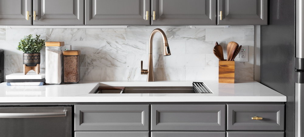 White Marble Countertop with Light Gray Veining for Dark Gray Cabinets White Marble Countertop with Light Gray Veining for Dark Gray Cabinets