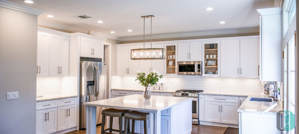 Neutral White Shaker Kitchen Cabinets