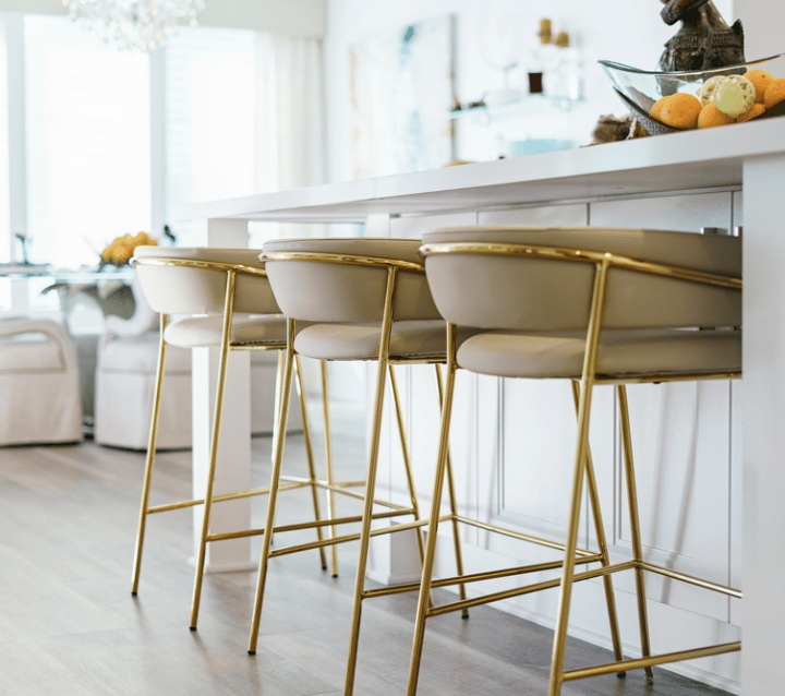 Versatile kitchen island seating solutions, ideal for large families and open-plan kitchens.